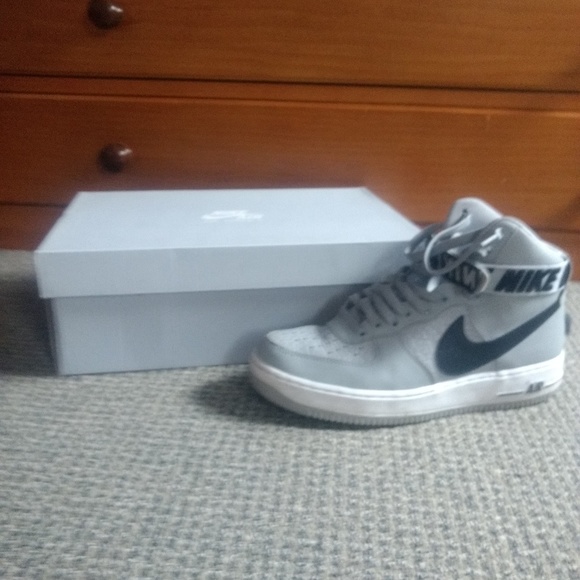 Nike Shoes - Nike air force 1 mid